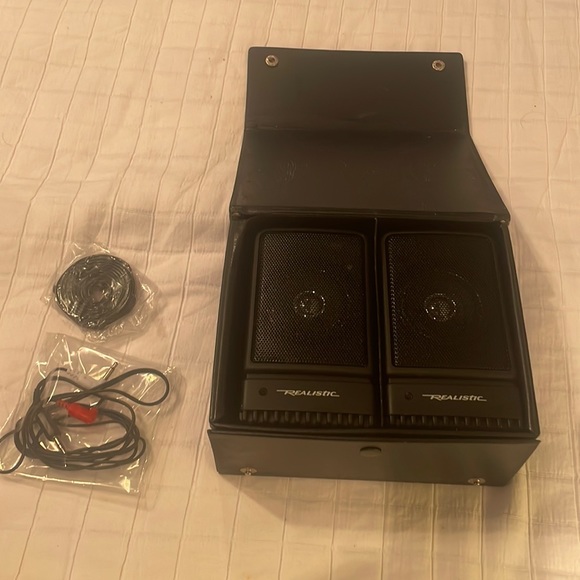 Realistic minimus 0.9 portable amplified studio speaker case cables - Picture 5 of 13